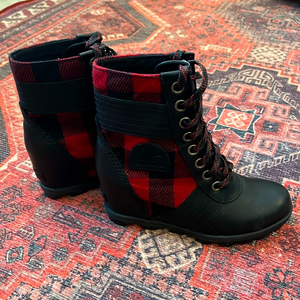 🖤Sorel Lexie Plaid Wedge Boots 🖤🖤
